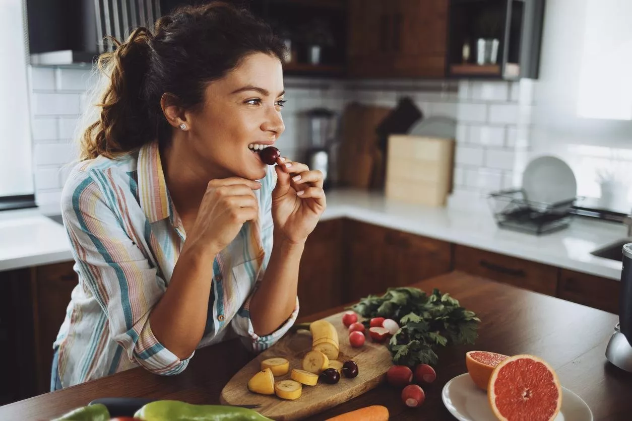 هل تناول الفاكهة بعد الطعام مباشرةً يُعتبر صحي؟