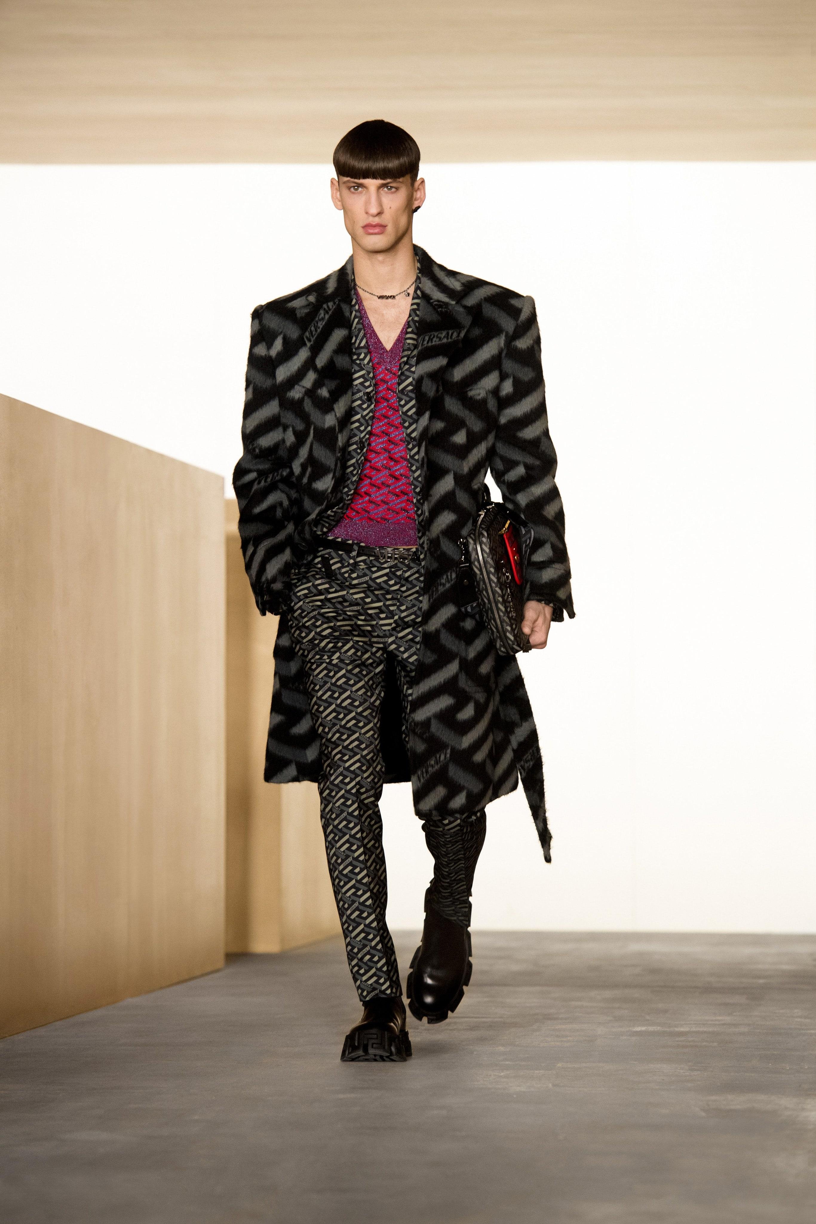 مجموعة Versace للأزياء الجاهزة لخريف وشتاء 2021-2022