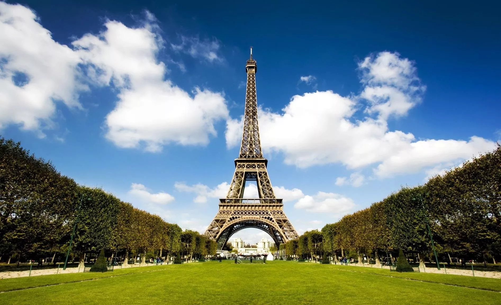 أفضل الاماكن السياحية في باريس... لا تفوّتي زيارتها عند السفر إليها
