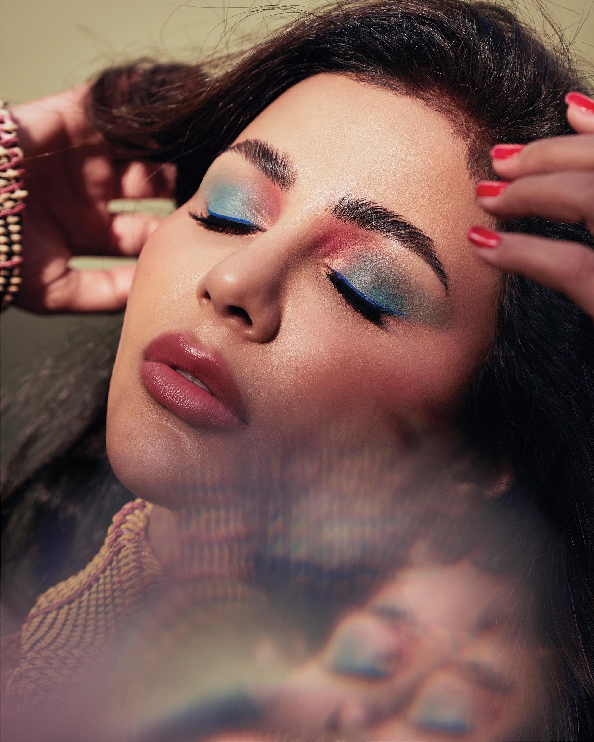 مهيرة عبد العزيز في جلسة تصوير خاصة بمستحضرات موجودة لدى Sephora ونجمة غلاف مجلّة جمالكِ لعدد أبريل 2021 سيفوراt