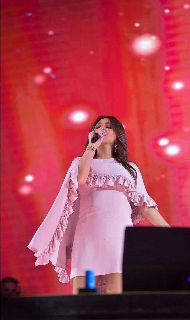اليسا بغداد فالنتينو إليسا حفل فستان قصير- حفل سندباد لاند - موضة - موضة المشاهير - إطلالة - طلة - elissa - baghdad - iraq