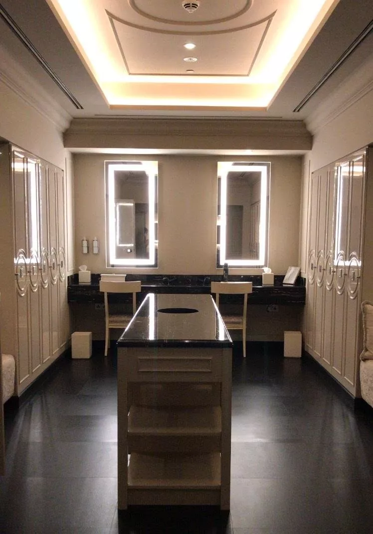 السياحة في دبي: تجربتي مع الإقامة في فندق Versace Palazzo