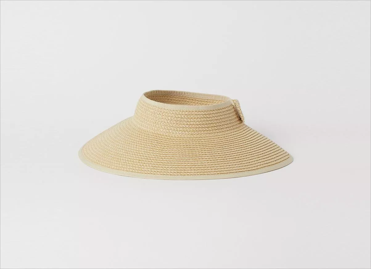 قبعة Visor Hat هي خياركِ الأنسب إن مللتِ من باقي القبّعات... اشتري موديل منها في صيف 2021