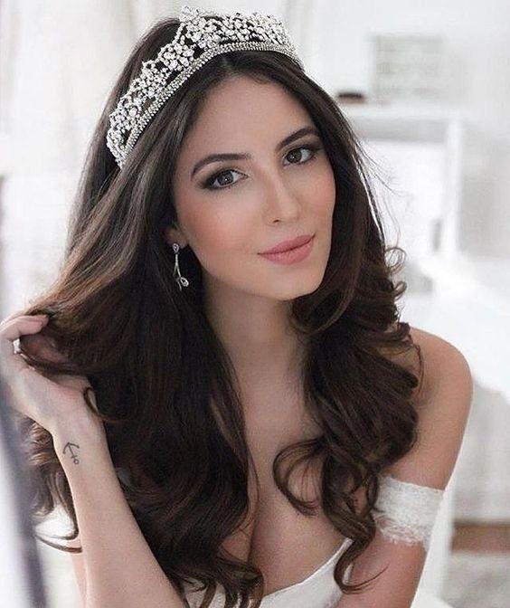 تسريحات عروس بالتاج تاج عروس ملكي تاج عروس ناعم