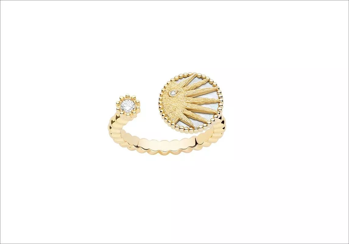 إليكِ خياراتنا من مجوهرات Rose des Vents من Dior لإطلالات النهار والمساء!