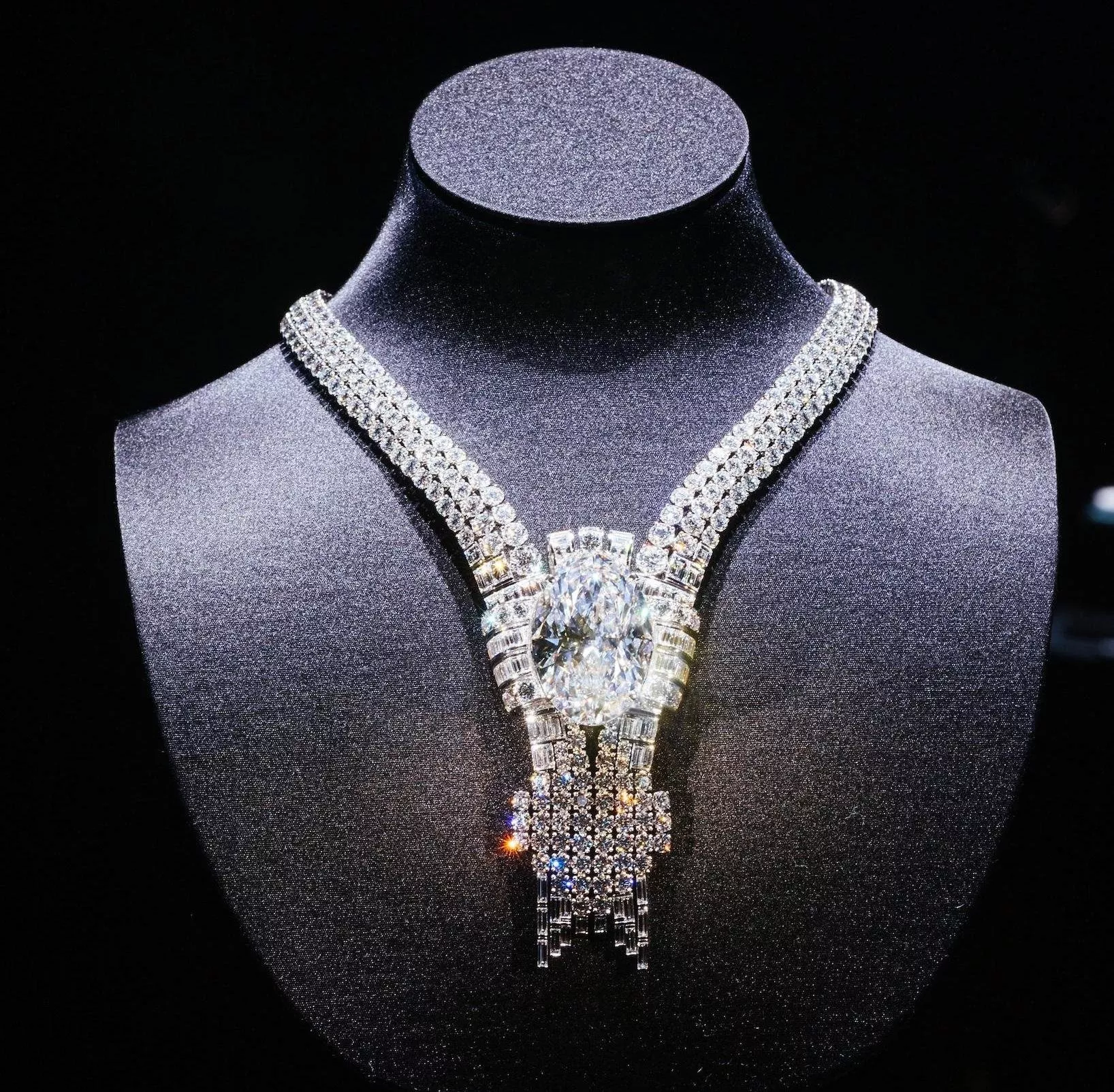 للمرة الأولى في الشرق الأوسط، علامة .Tiffany & Co تعرض أكثر من 200 قطعة من المجوهرات الراقية