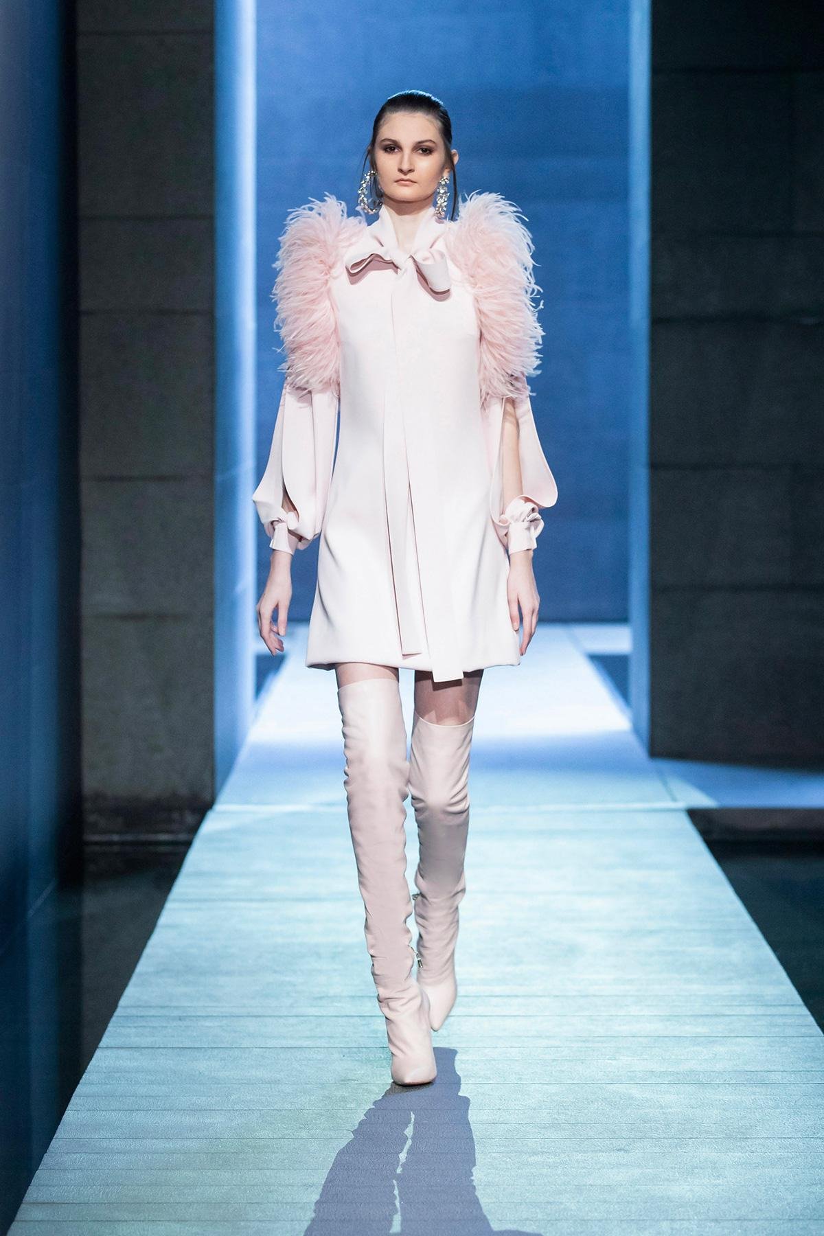 Paris Fashion Week Elie Saab Lebanon  ملابس الجاهزة لخريف وشتاء 2021-2022 أسبوع الموضة في باريس أخر صيحات الموضة لبنان ايلي صعب  