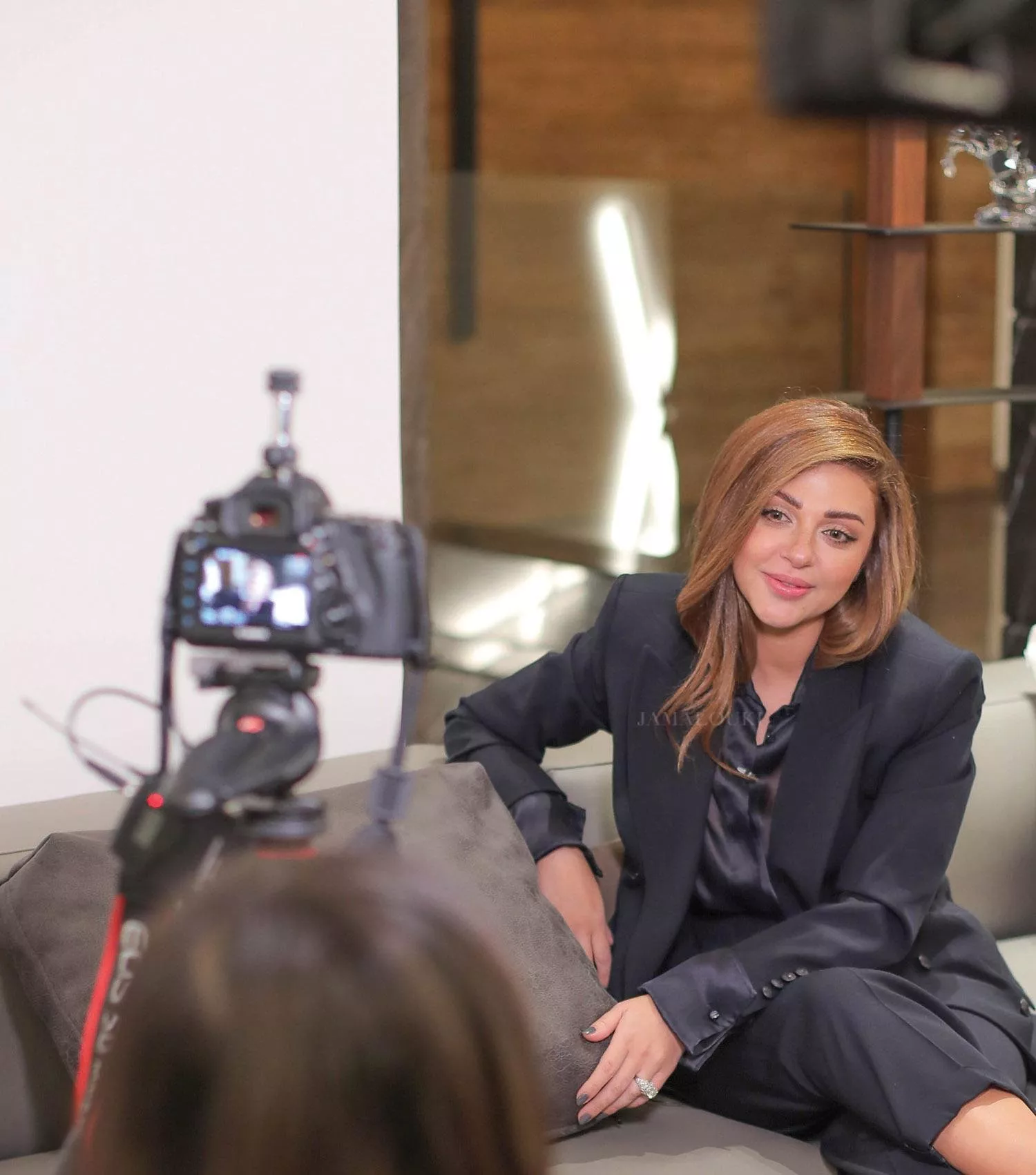 صور وفيديوهات من كواليس جلسة التصوير مع ميريام فارس، رئيسة تحرير عدد ديسمبر 2020 لجمالك