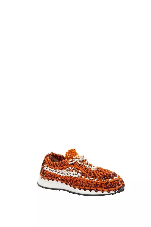 فالنتينو تطلق الأحذية الرياضية Valentino Garavani Crochet