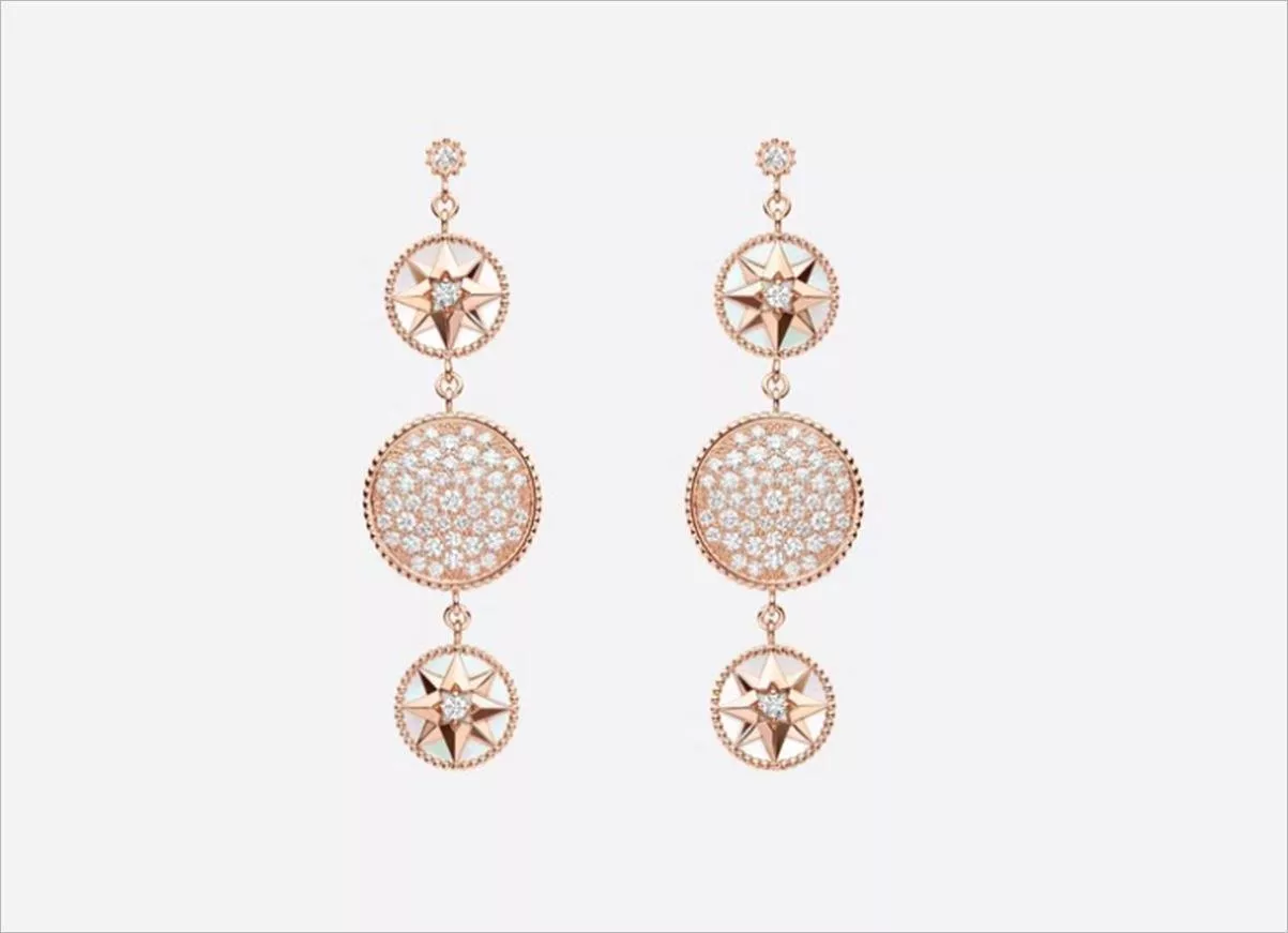 تعرّفي على أبرز قطع مجوهرات Rose Des Vents من Dior Joaillerie والفرق بينها