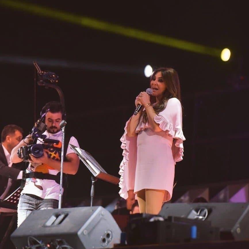 اليسا بغداد فالنتينو إليسا حفل فستان قصير - حفل سندباد لاند - موضة - موضة المشاهير - إطلالة - طلة - elissa - baghdad - iraq