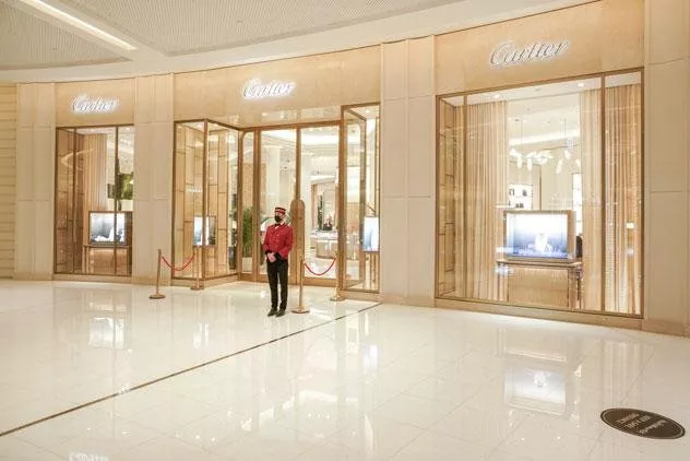 Cartier تعيد افتتاح متجرها في دبي مول بحلّة جديدة مع إقامة معرض خاص لقطعها التاريخية احتفالاً بالمناسبة