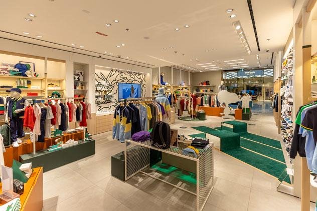 متجر Lacoste في دبي مول - تجربة Le Club Evolution للبيع بالتجزئة