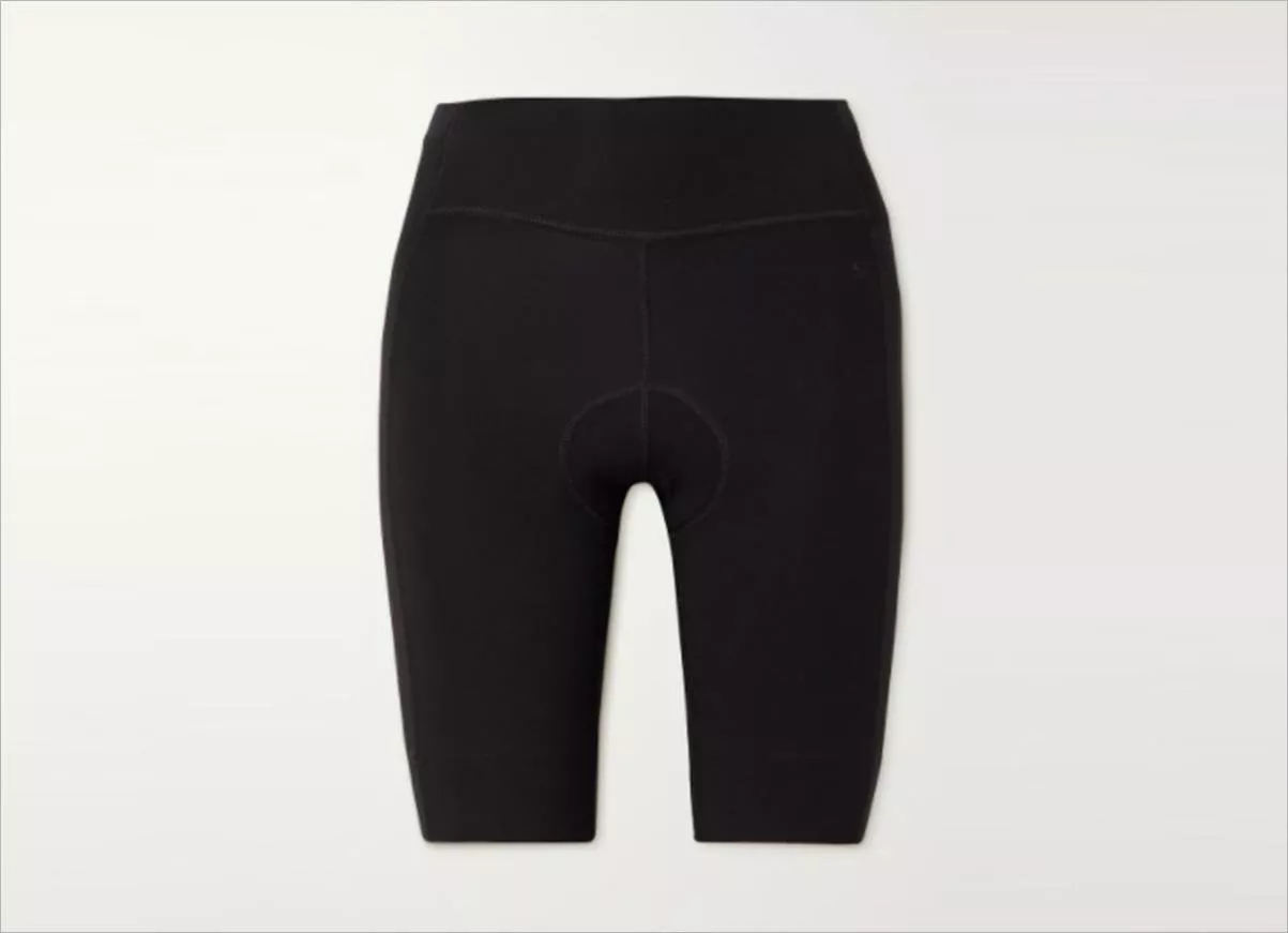 ليكن تصميم Biker Shorts في خزانتكِ في صيف 2021... إليكِ 24 قطعة لتتسوّقي منها