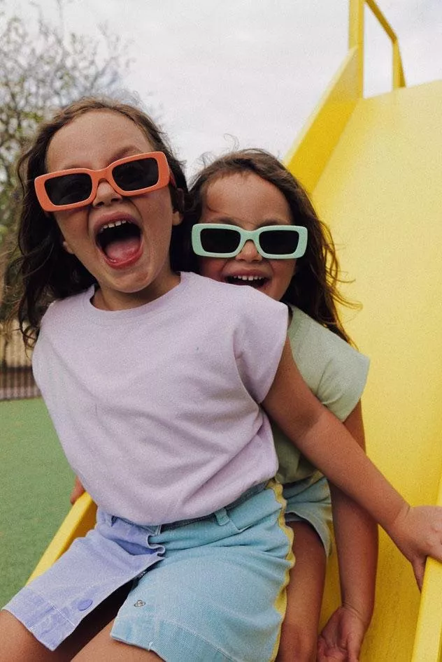 كارن وازن تطلق مجموعة النظارات الشمسية الخاصة بالأطفال