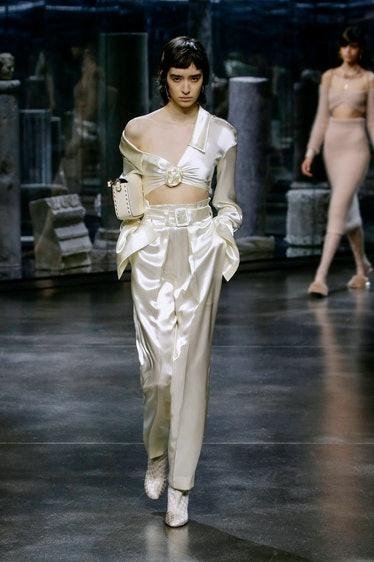 فندي Fendiالحرير آخر موضة أسبوع الموضة في ميلانو لخريف وشتاء 2021-2022 Silk Dress Silk Pants ستان