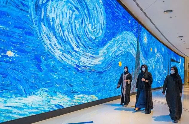 لطيفة بنت محمد تفتتح أكبر مركز للفنون الرقمية في منطقة الخليج Infinity Des Lumières