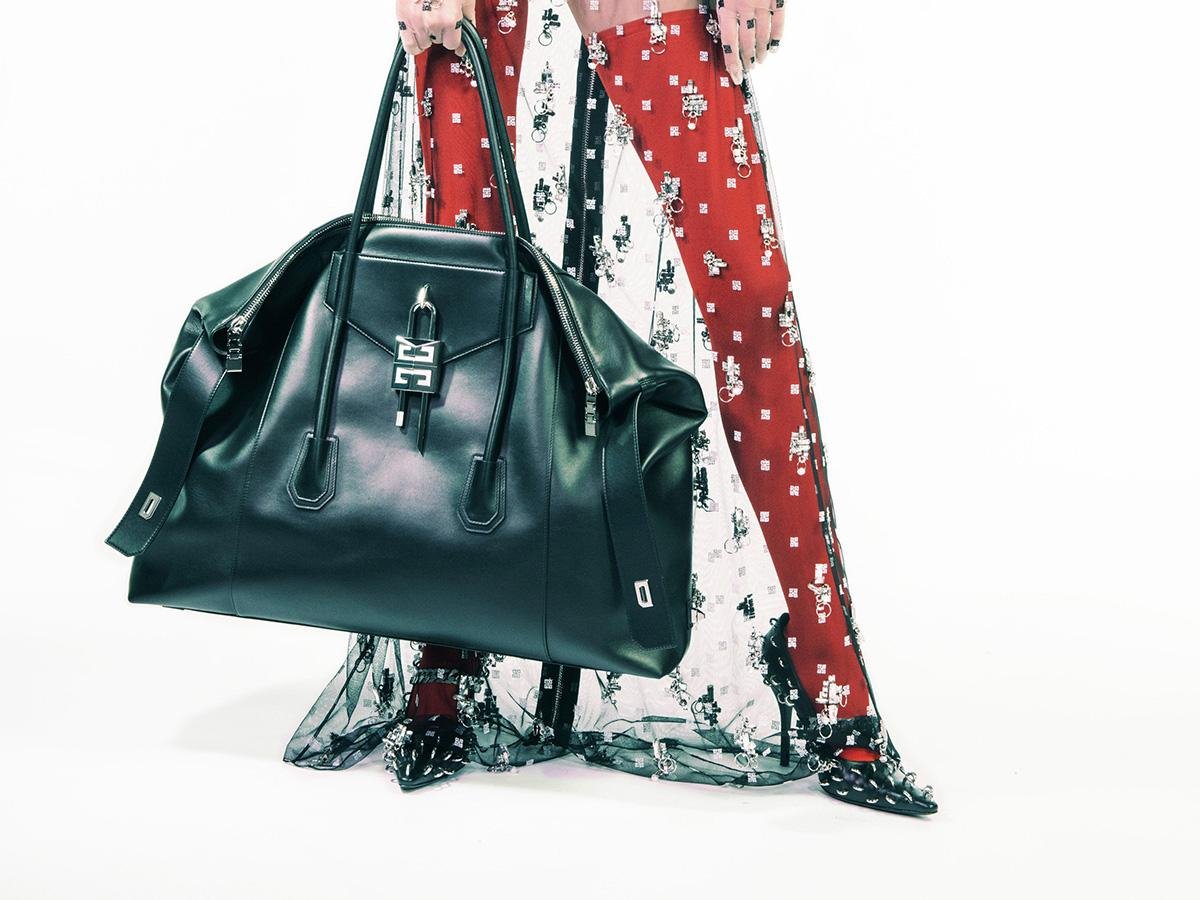 حقيبة شنطة حقائب شنط موديل أسبوع الموضة ربيع وصيف 2021 عرض صيحة موضة Givenchy 