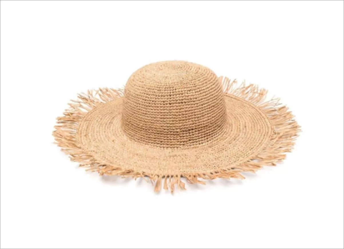 قبعة قش، باكيت وغيرها الكثير... اكتشفي موديلات قبعات رائجة في صيف 2021 وتسوّقيها