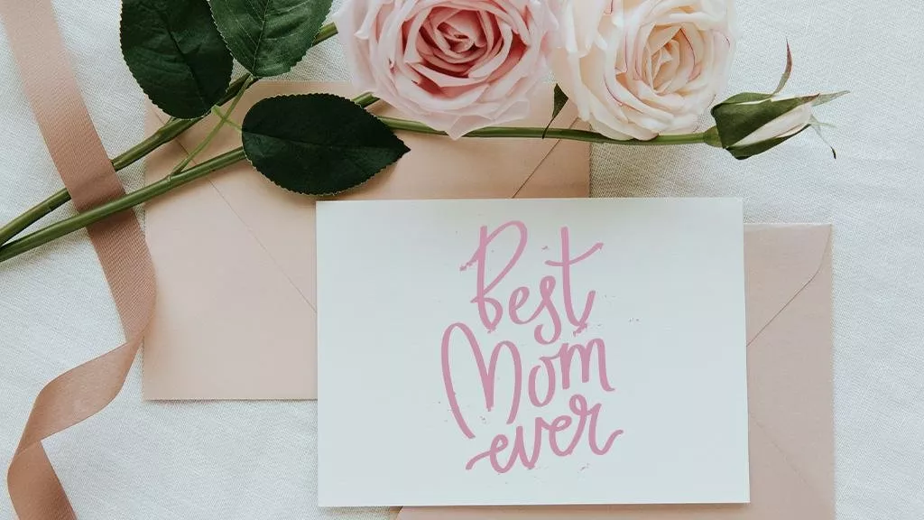 رسائل عيد الام 2021: قدّميها لوالدتكِ وعايديها على طريقتكِ الخاصة