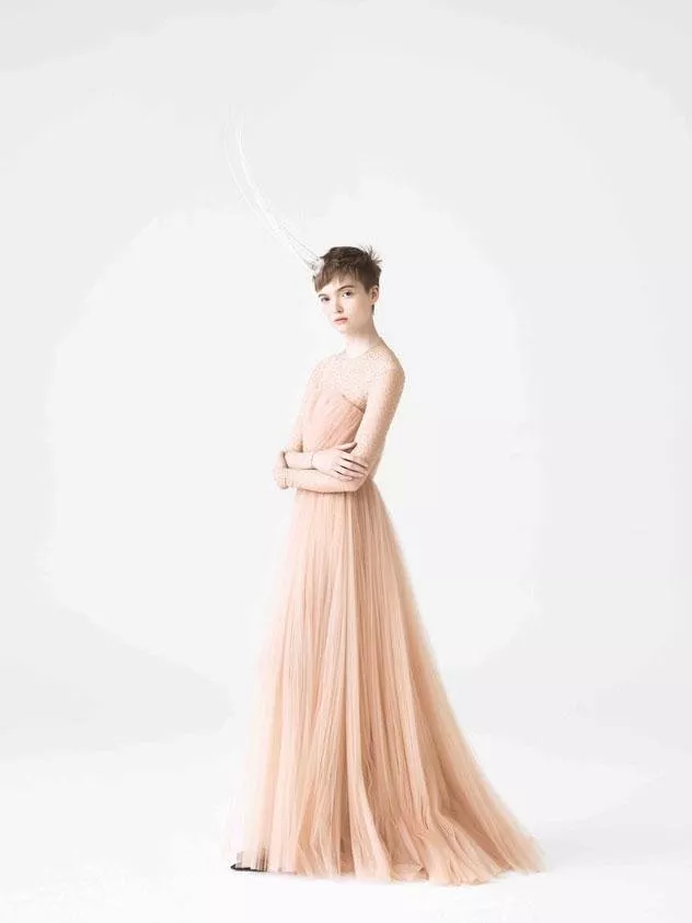 ديور تقدّم المجلّد الفني Her Dior: صوت ماريا غراتسيا كيوري الجديد