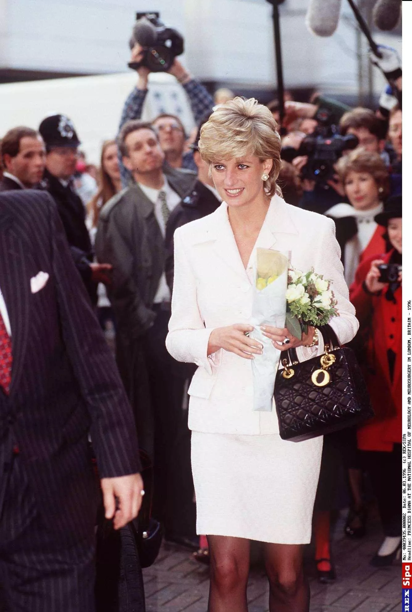 ديور تقدّم حقيبة ليدي ديور Lady Dior وروابطها الرمزية مع ليدي ديانا