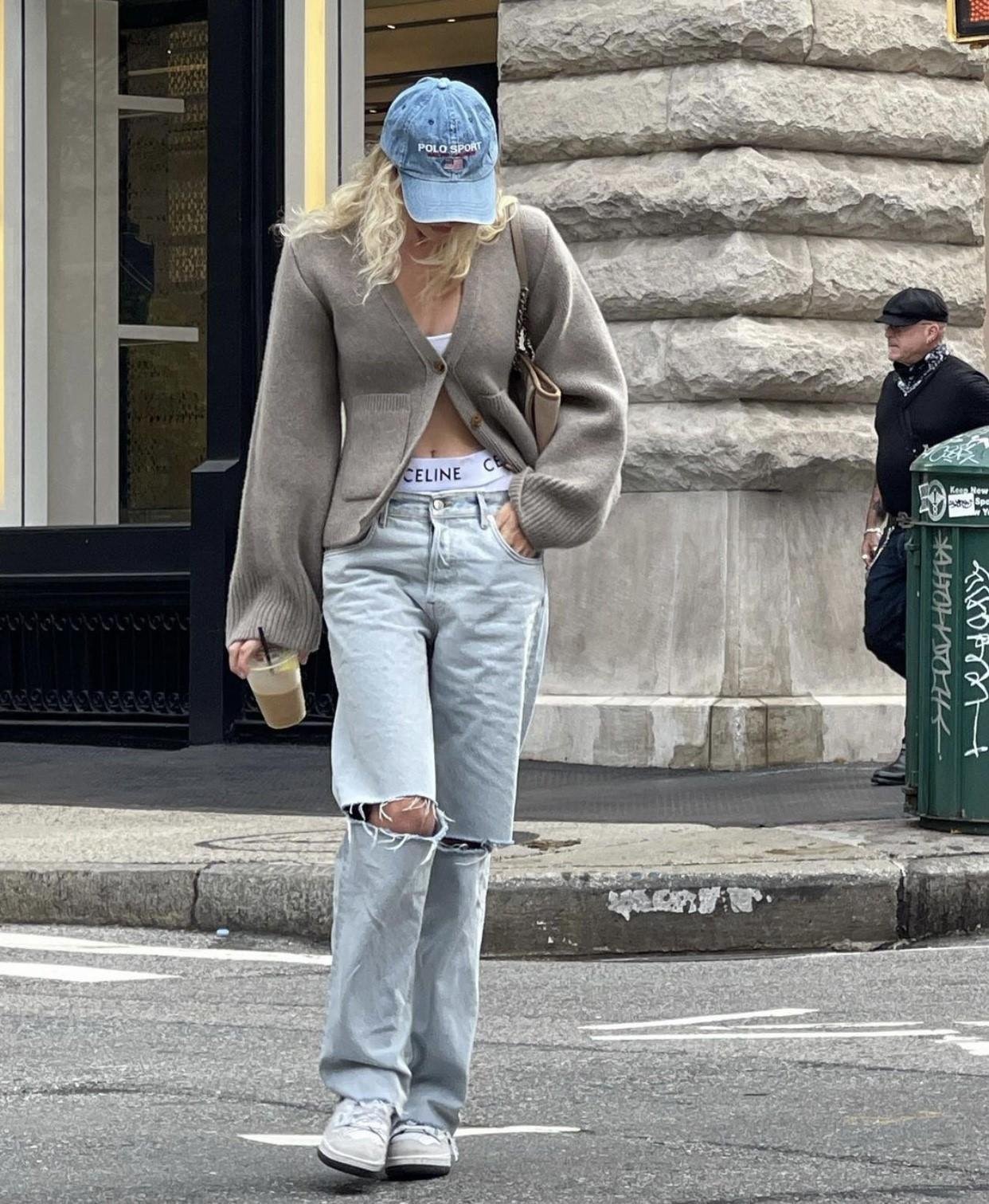 جينز مقطع خريف 2021 جينز سروال موديل جينز مقطع  Elsa Hosk