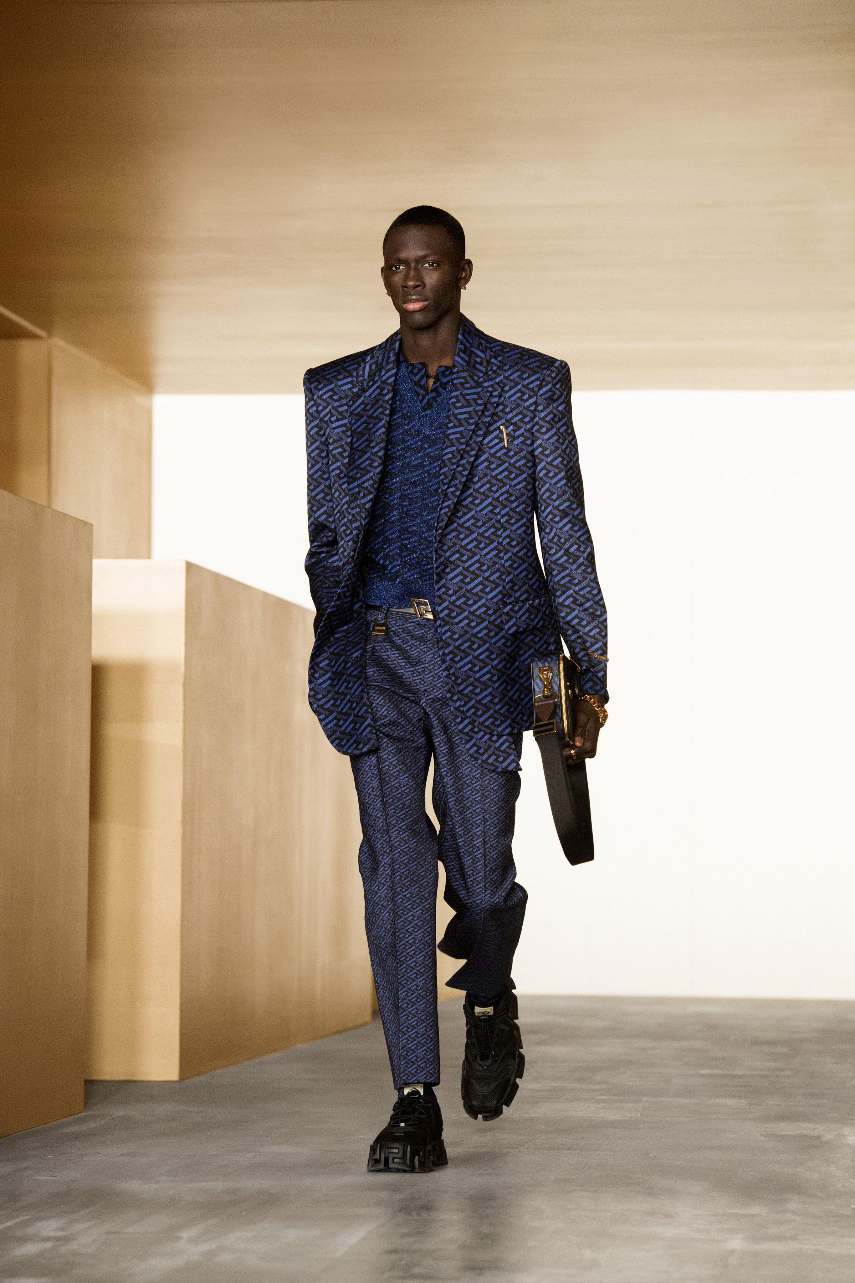 مجموعة Versace للأزياء الجاهزة لخريف وشتاء 2021-2022