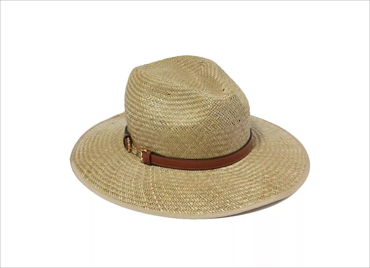 قبعة قش، باكيت وغيرها الكثير... اكتشفي موديلات قبعات رائجة في صيف 2021 وتسوّقيها