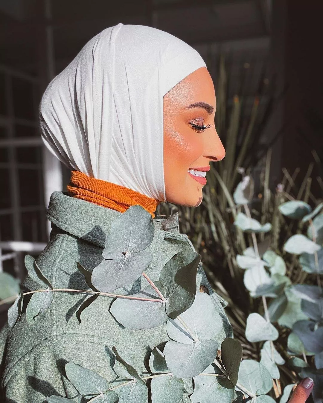 دليلكِ الكامل لاختيار قماش الحجاب المناسب مع الملابس