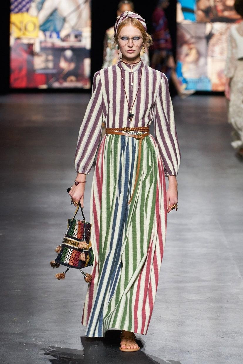 Dior أخر صيحات الموضة أسبوع الموضة ملابس ملابس مطبّعة بخطوط عمودية، اخر موضة ربيع 2021 Vertical Stripes Fashion Trends Spring Summer