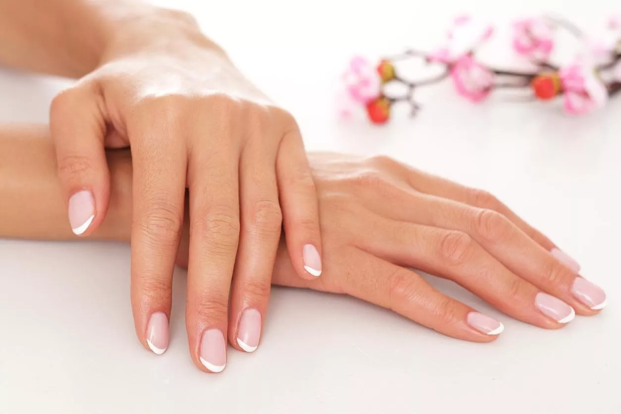ما هي أسباب حساسية اليدين وكيف يمكن علاجها؟