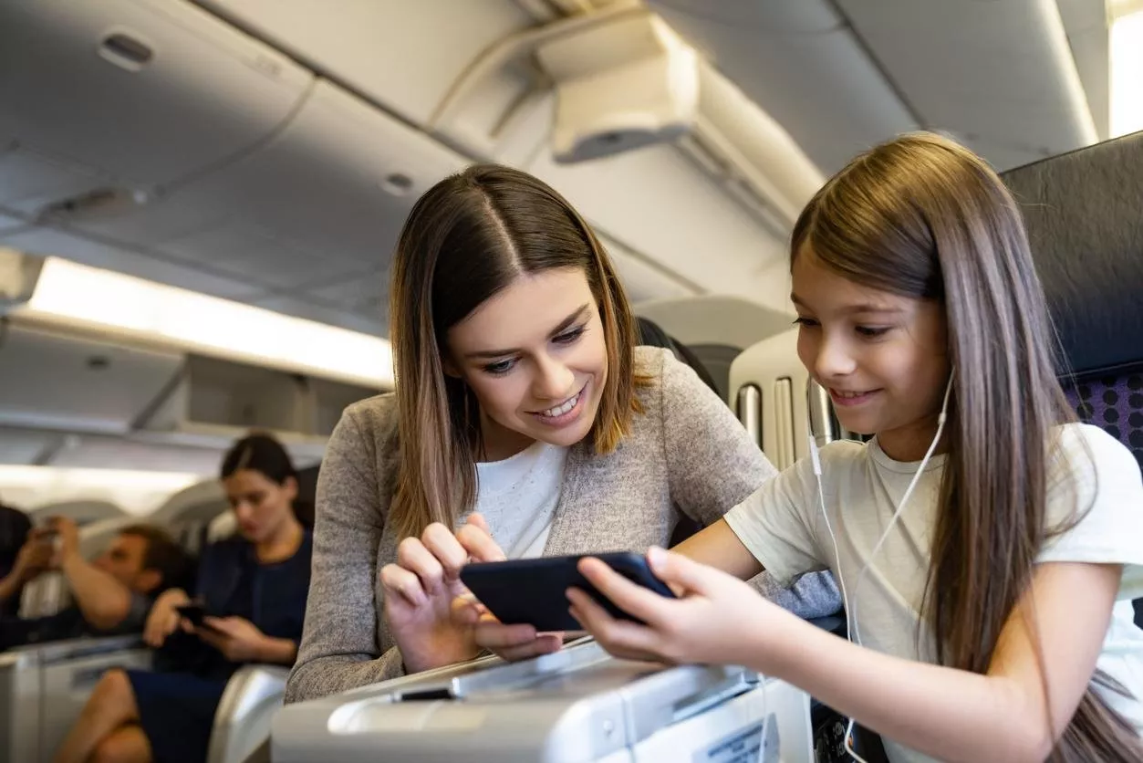 14 فكرة تساعدكِ على تسلية أطفالكِ على متن الطائرة أثناء االسفر