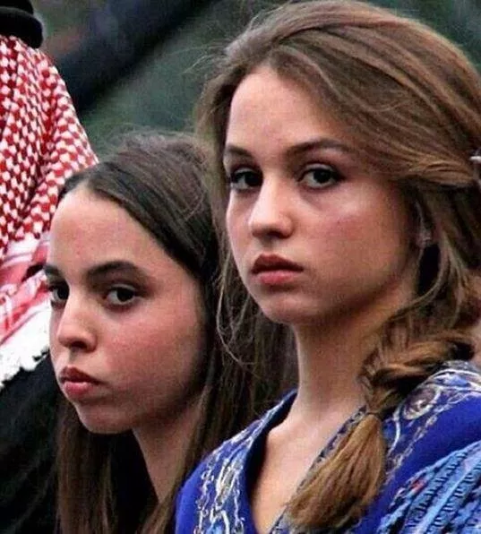 صور الأميرة سلمى والأميرة إيمان عبر السنوات... هكذا أصبح شكل إبنتي الملكة رانيا