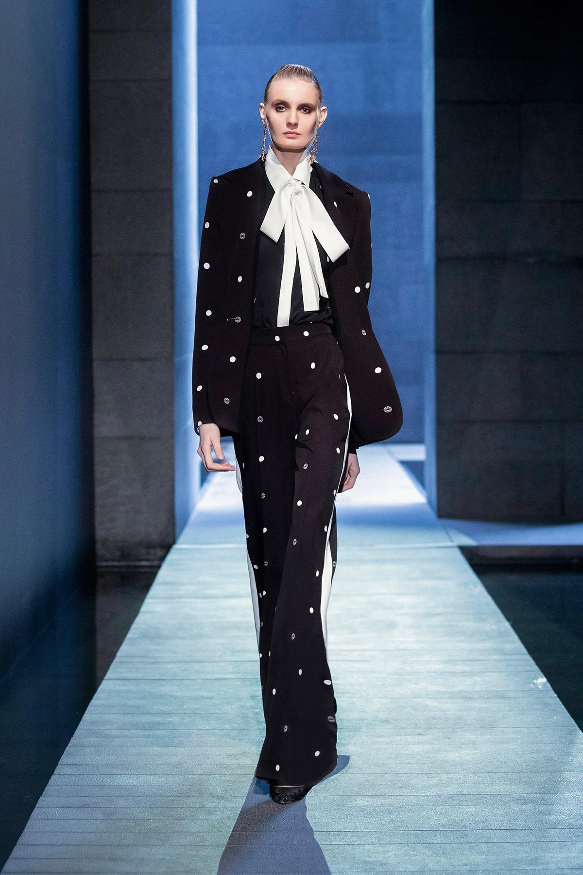 Paris Fashion Week Elie Saab Lebanon  ملابس الجاهزة لخريف وشتاء 2021-2022 أسبوع الموضة في باريس أخر صيحات الموضة لبنان ايلي صعب  
