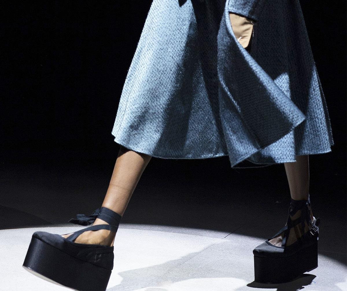 Erden حذاء بلاتفورم صندل صنادل بلاتفورم أحذية خريف 2021 منصة عرض الأزياء 