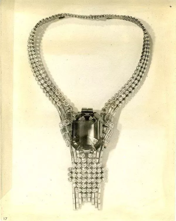 تيفاني أند كو تعيد إحياء العقد الأيقوني الذي صمّمته عام 1939 وتزيّنه بقطعة ألماس عيار 80 قيراط