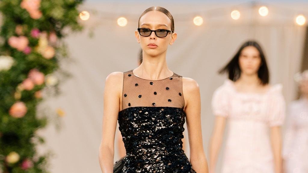 مجموعة chanel شانيل فالنيتنو للخياطة الراقية لربيع 2021
