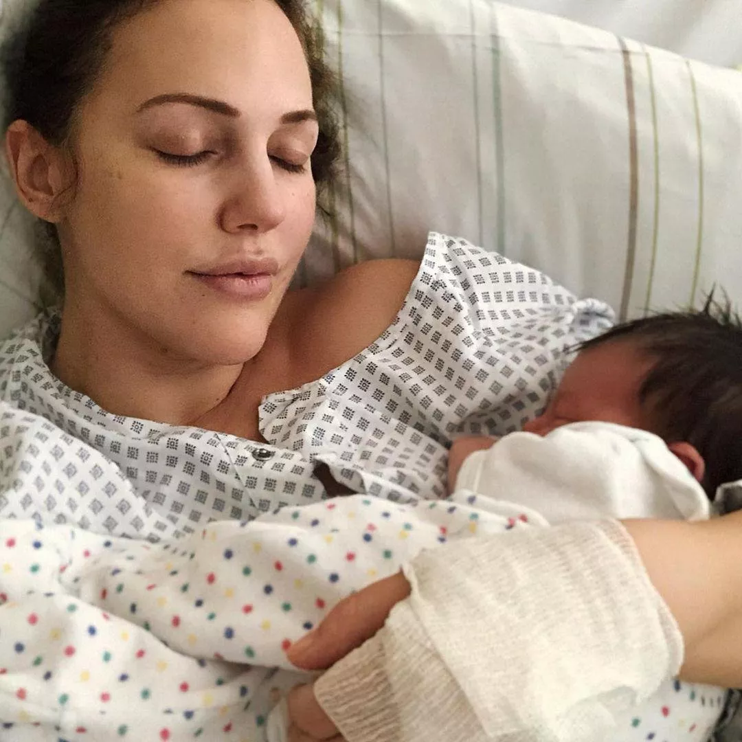 بالصور، مريم أوزرلي تضع مولودتها الثانية