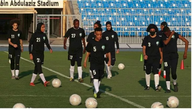 إطلاق النسخة الأولى من الدوري السعودي لكرة القدم للسيدات... خطوة نسائية تاريخية