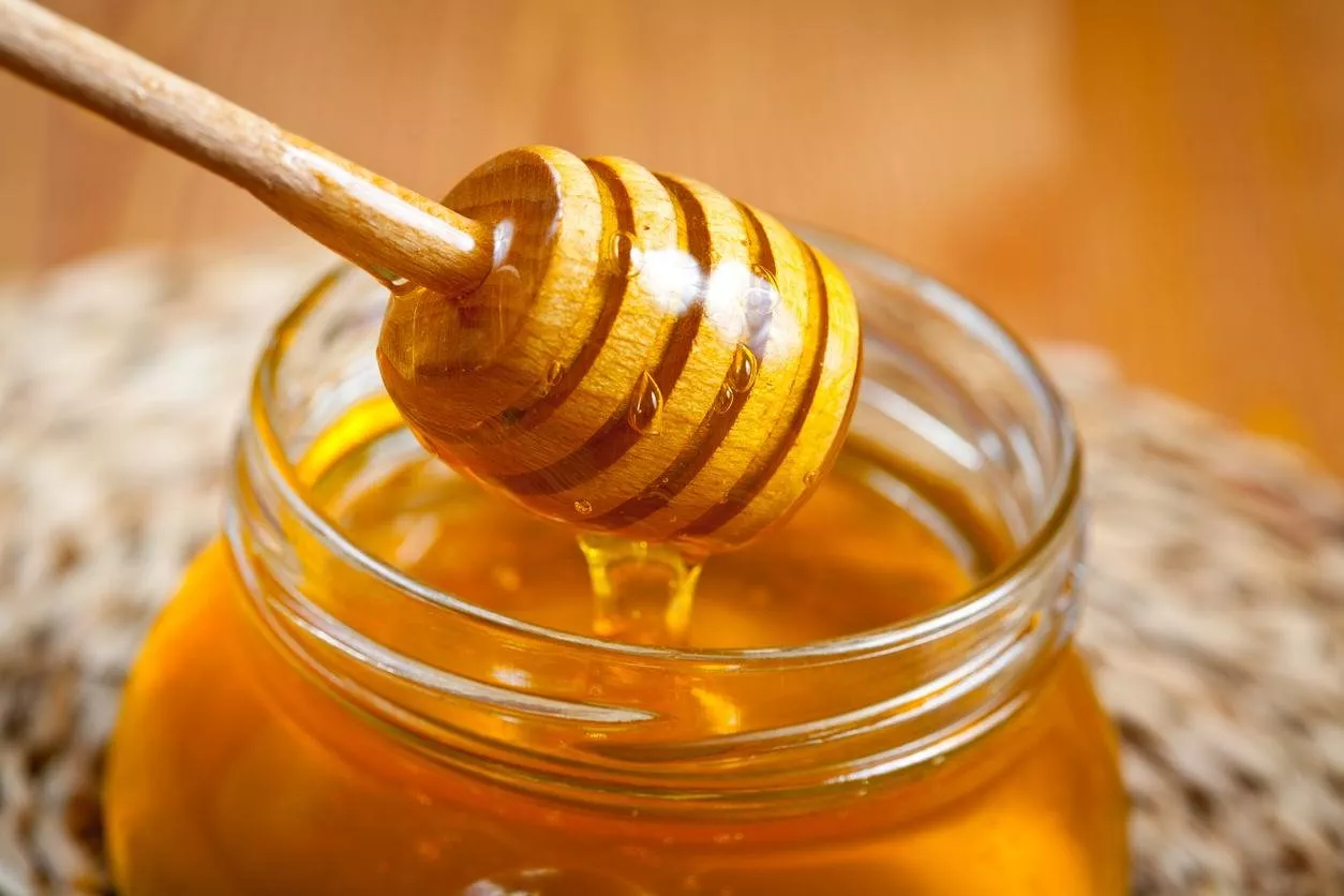 هل يمكن ازالة الشعر بواسطة العسل؟ إليكِ الإجابة