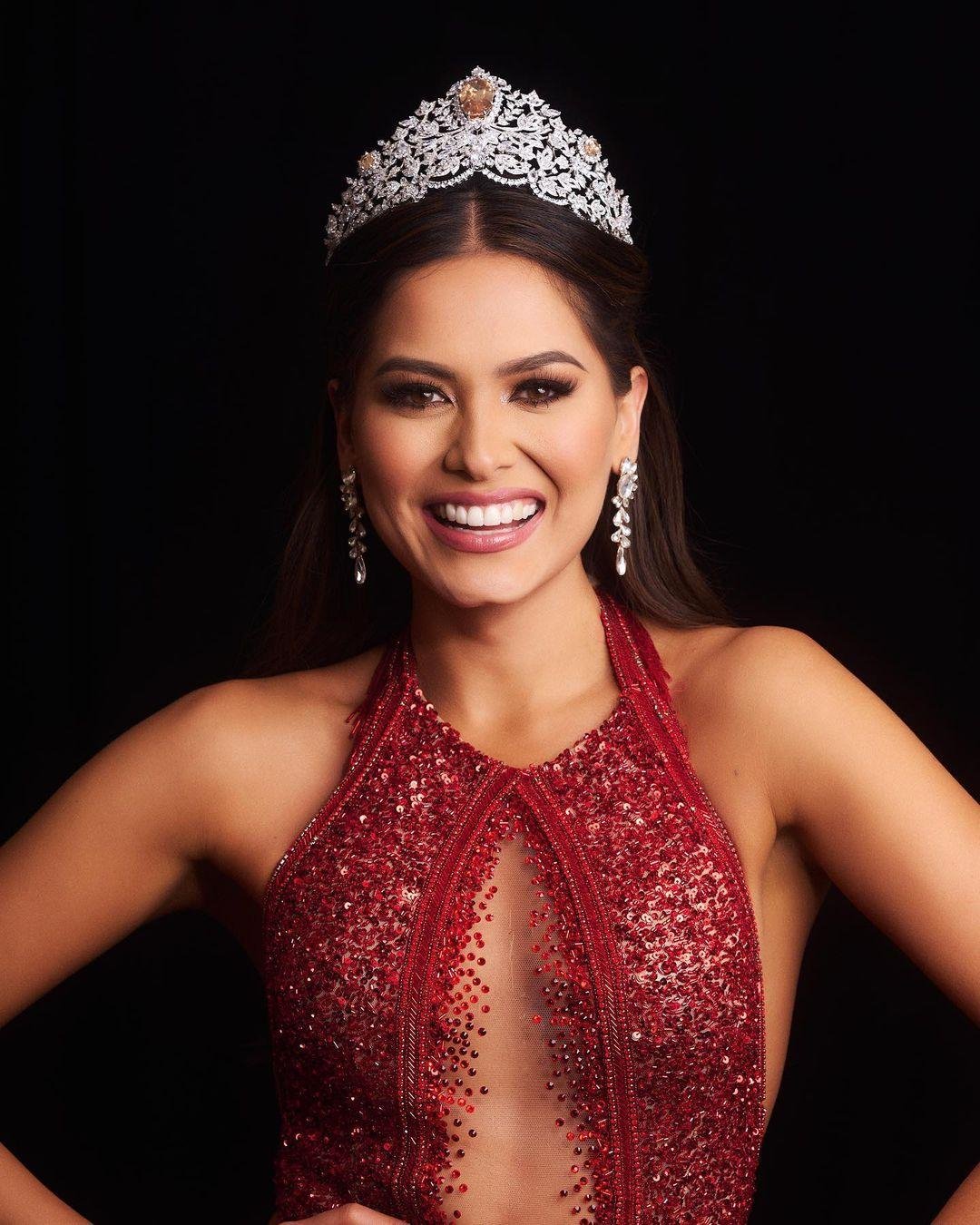 ملكة جمال الكون 2020 تاج معوض mouawad أندريا ميزا Andrea Meza 