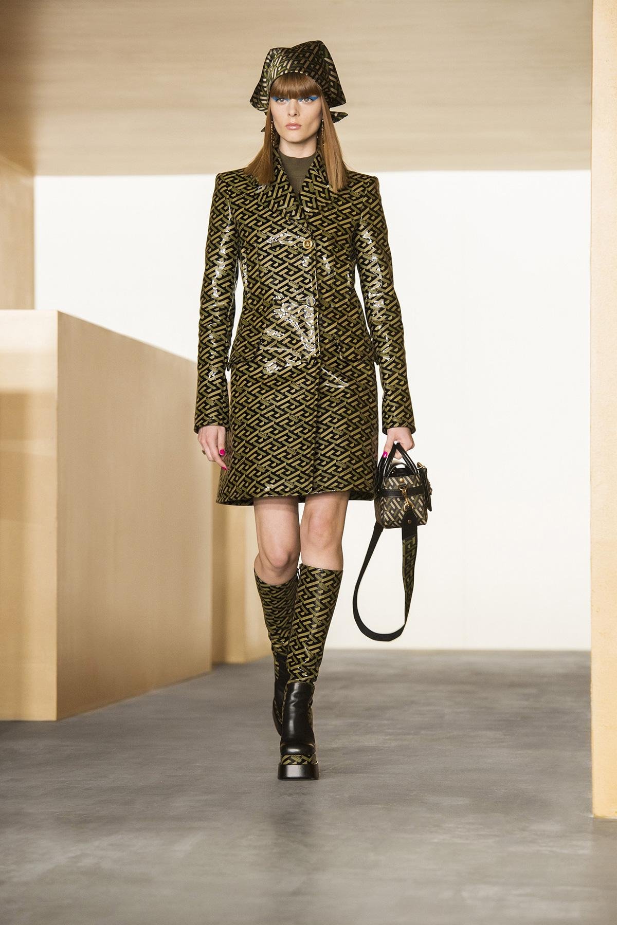فيرساتشي مجموعة Versace للأزياء الجاهزة لخريف وشتاء 2021-2022