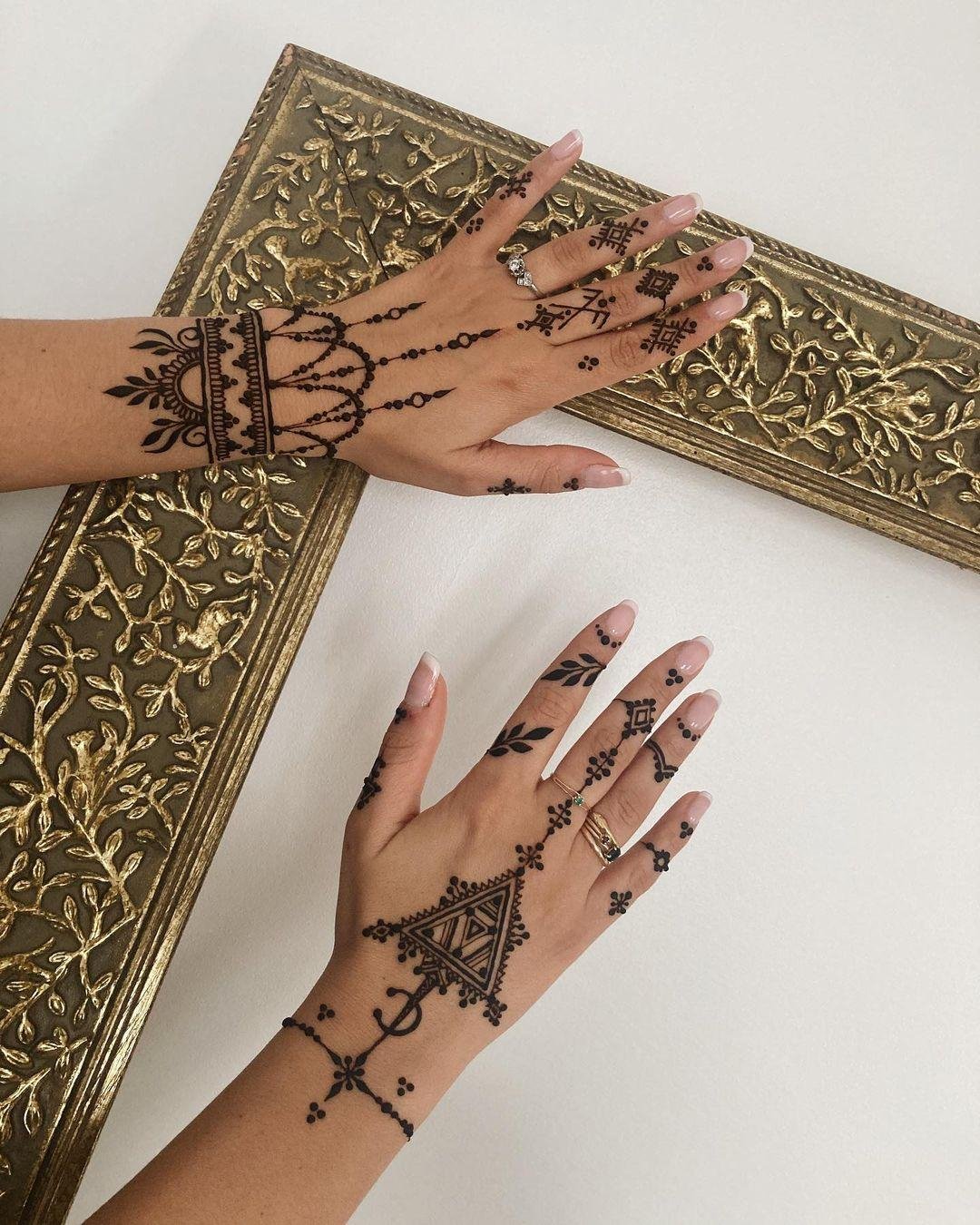 نقش حناء ناعم وخفيف 