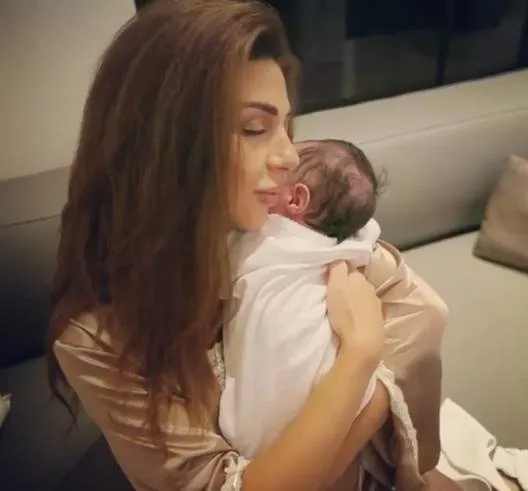 ميريام فارس تنشر الفيديو الأوّل لها مع مولودها الجديد