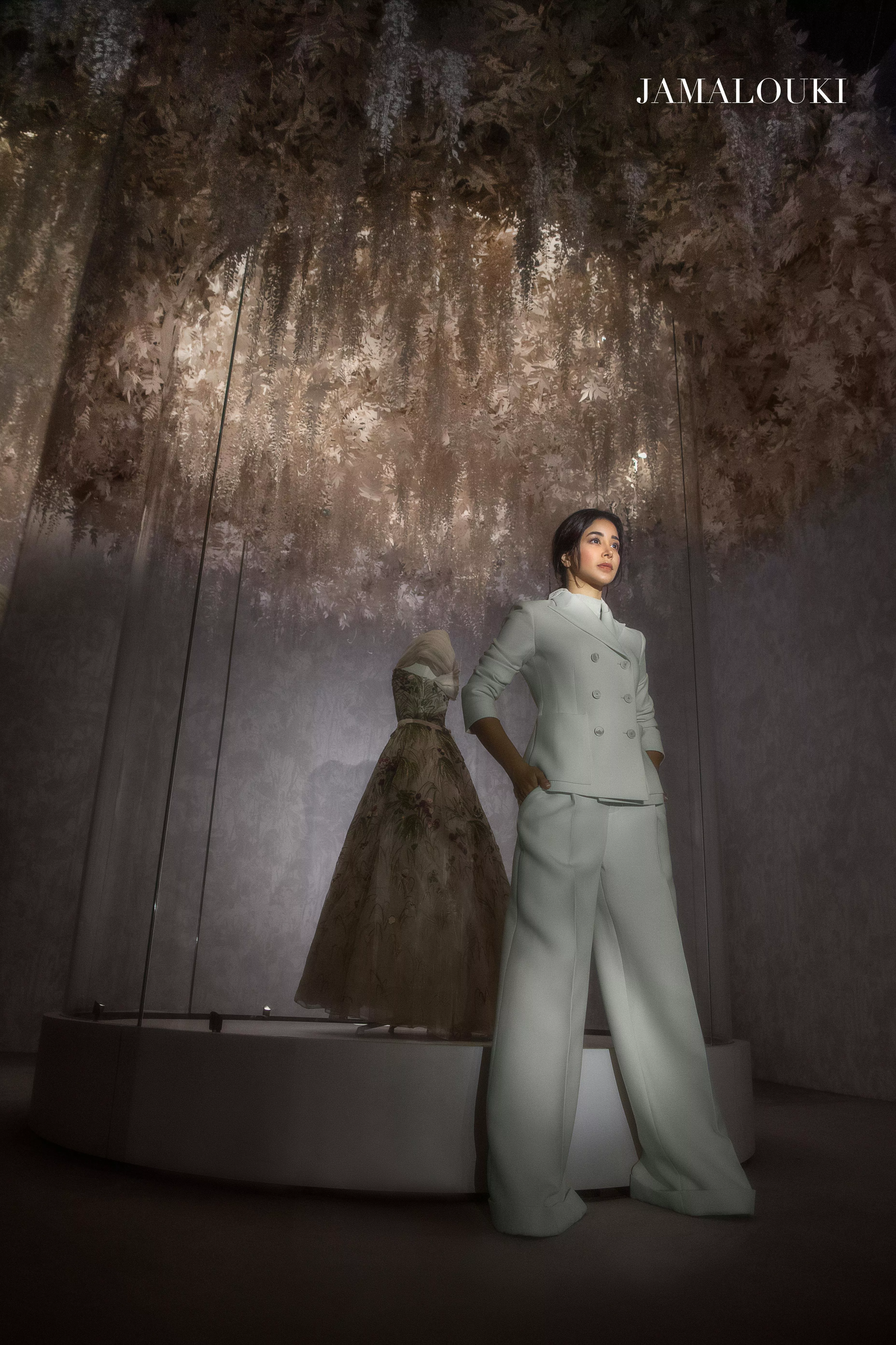 أسيل عمران في جلسة تصوير خاصة بمجموعة Dior التحضيرية لربيع 2022 ونجمة غلاف مجلّة جمالكِ لعدد نوفمبر 2021