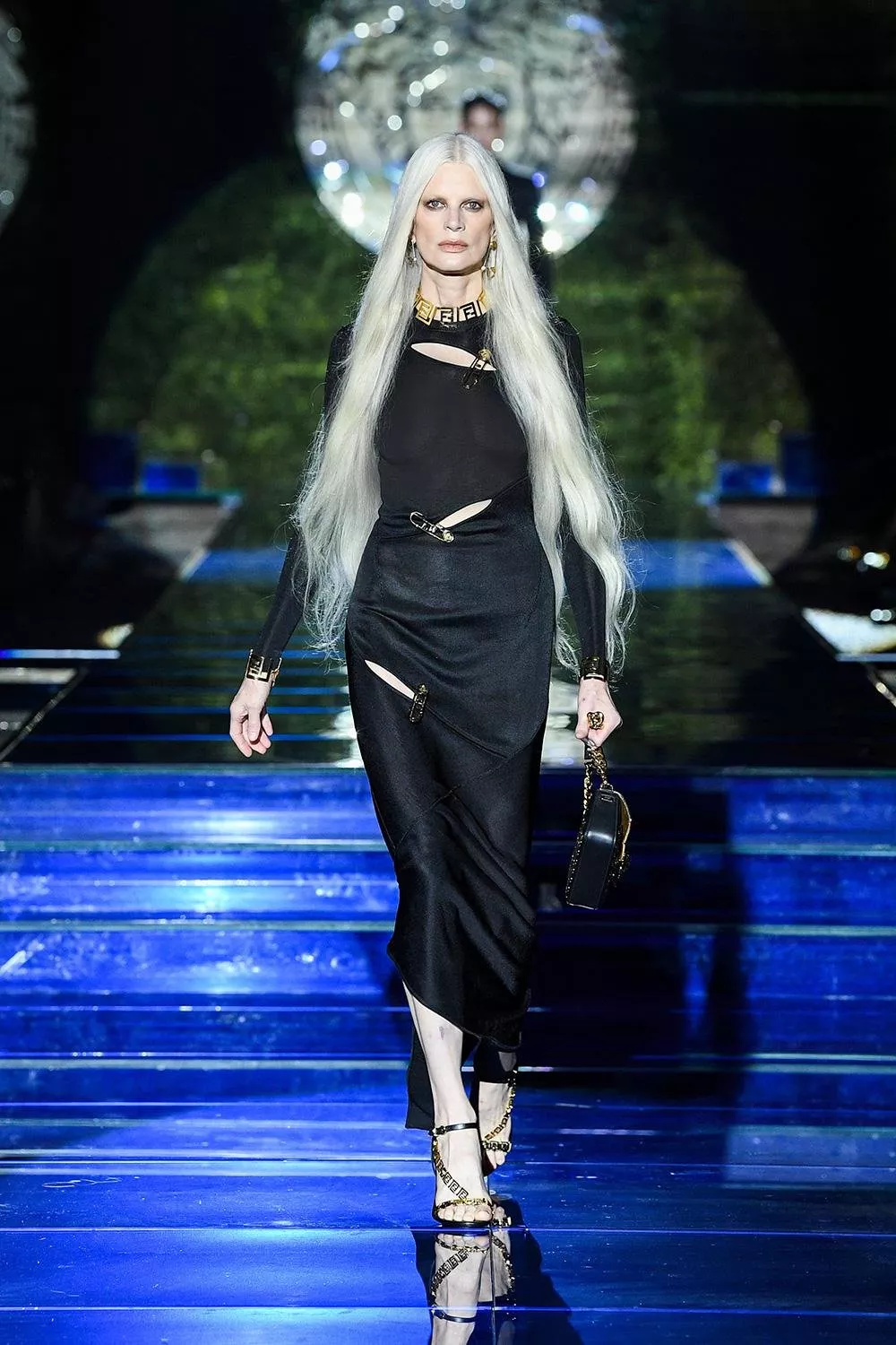 تعاون Fendi x Versace في أسبوع الموضة في ميلانو... لحظة تاريخيّة في عالم الموضة