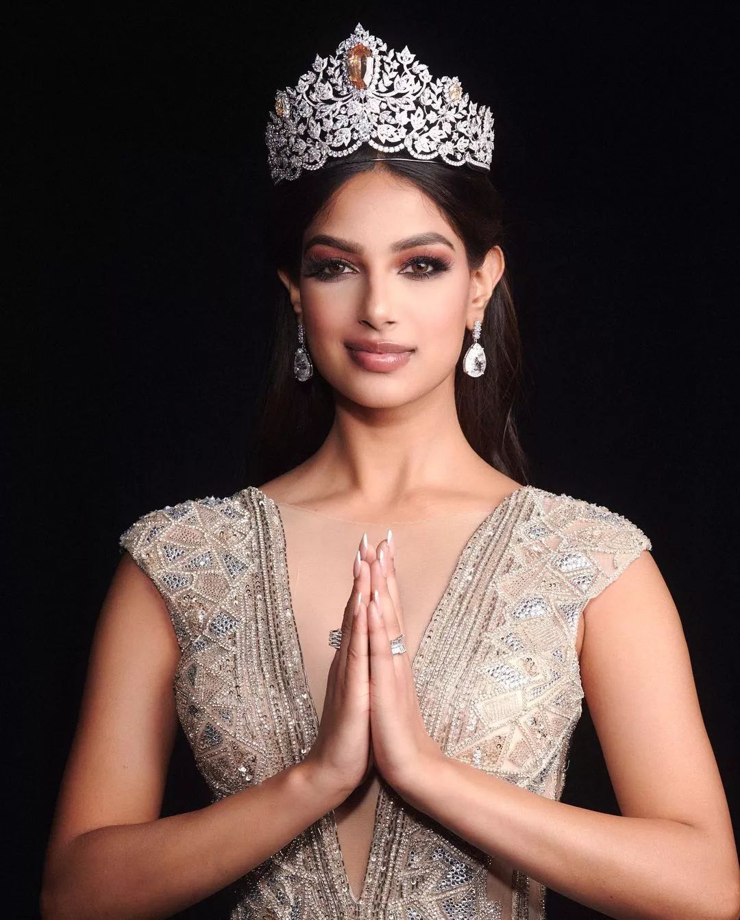 Harnaaz Sandhu من الهند تحصد لقب ملكة جمال الكون 2021