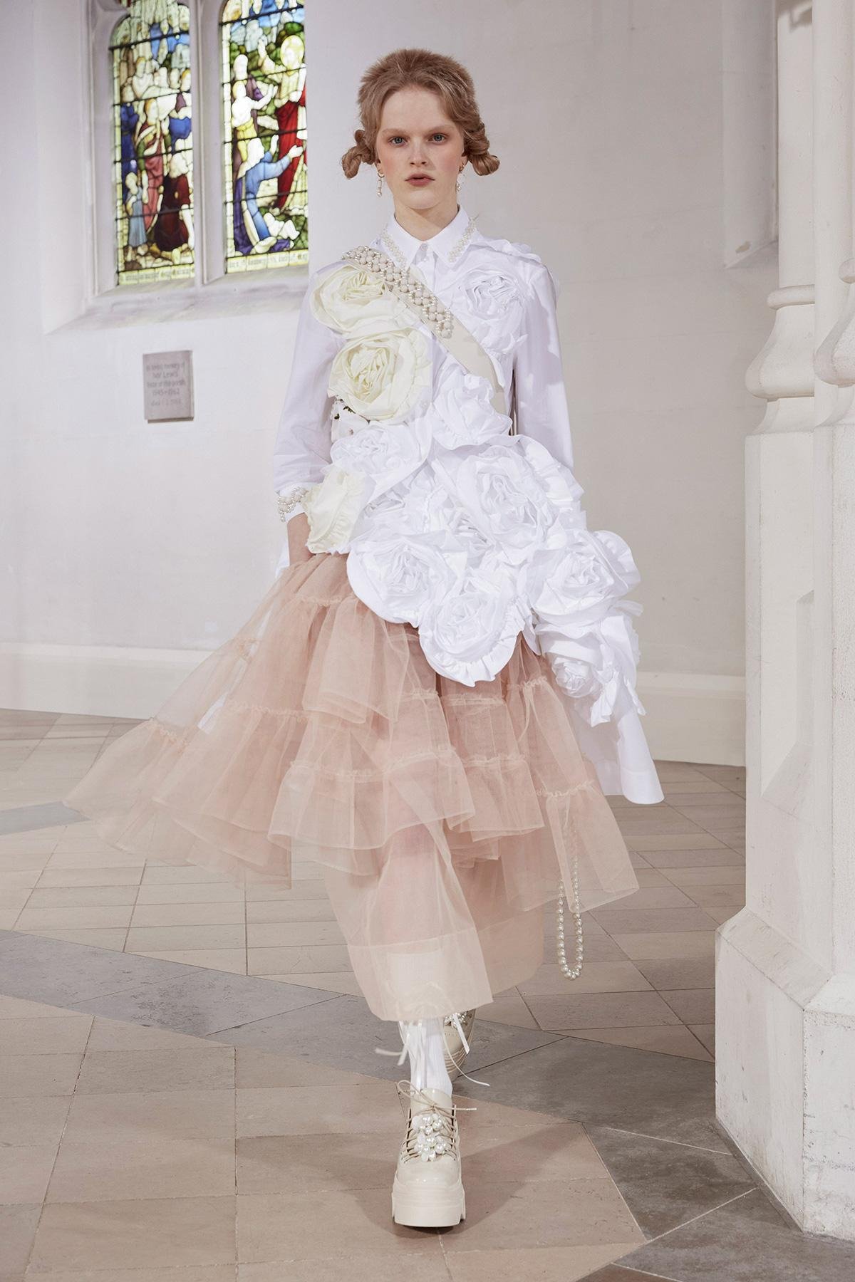 Simone Rocha اخر موضة أسبوع الموضة اللندني خريف وشتاء 2021-2022