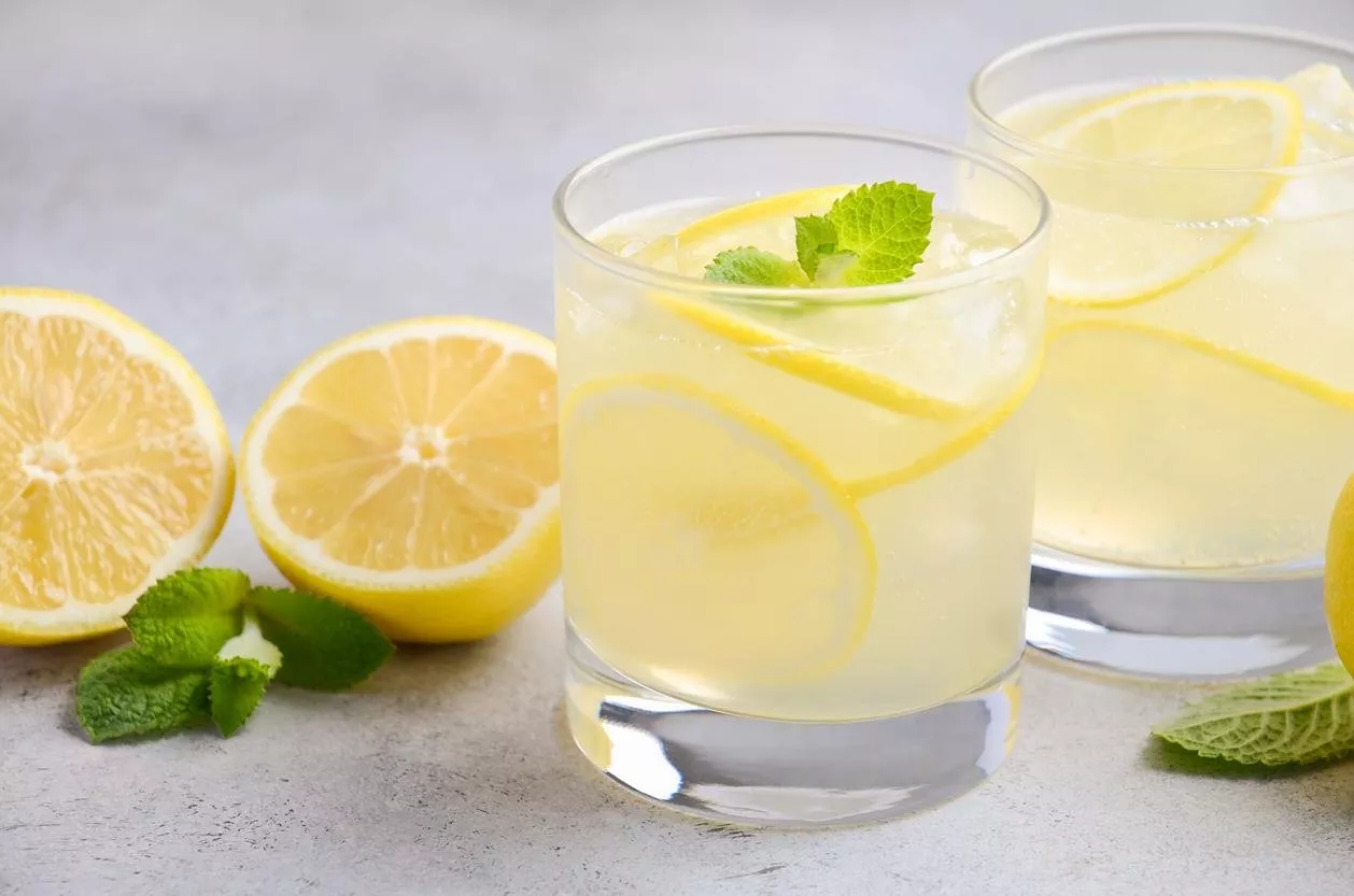 ما هي فوائد الليمون مع الماء للبشرة والرشاقة؟
